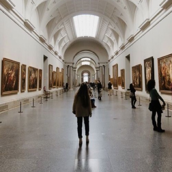 Meet your Posher, Olivia - Picture 1 of 1